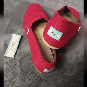 Toms Red Slip-On Shoes [8.5]